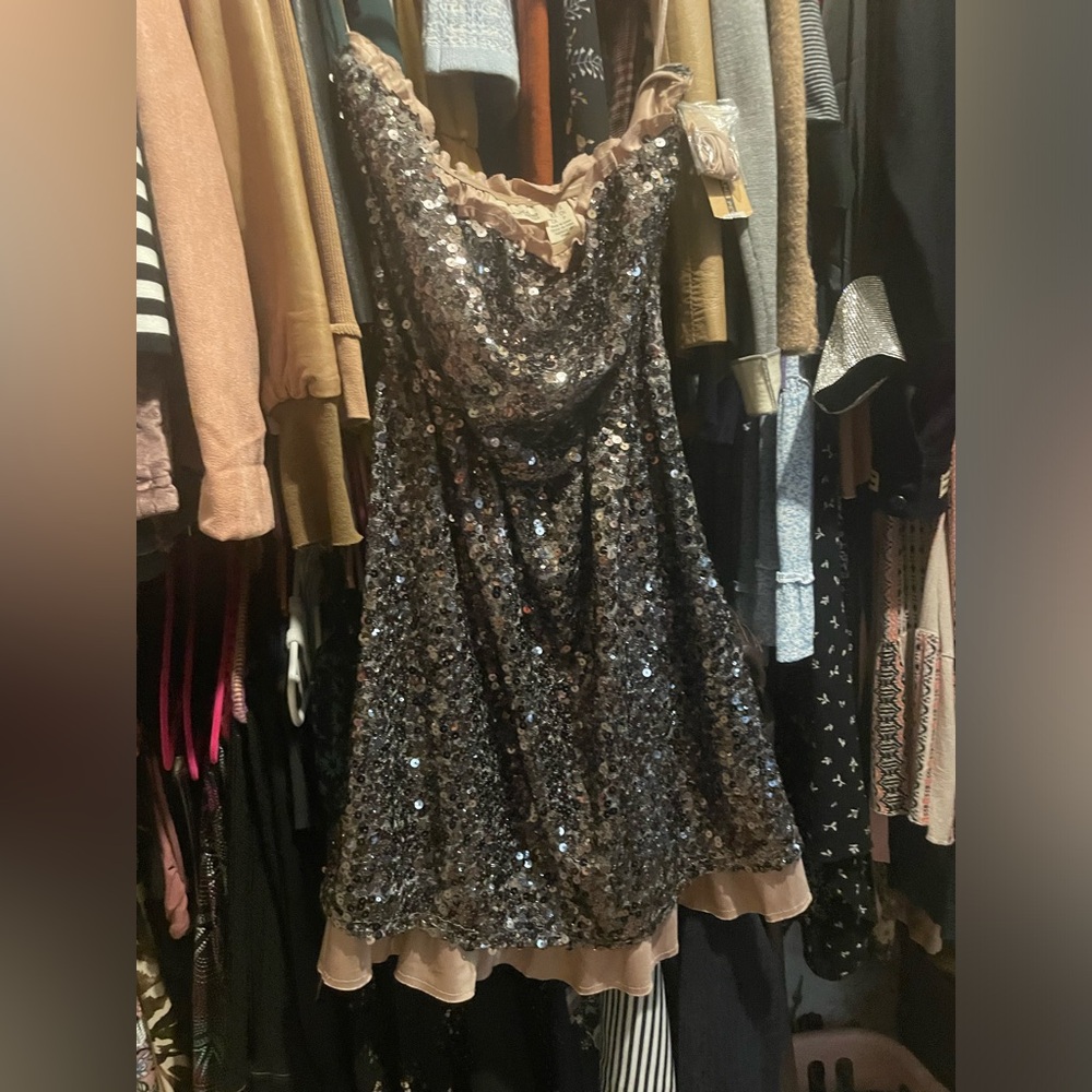 Absolutely stunning DKNY dark gray sequin blush satin strapless cocktail dress